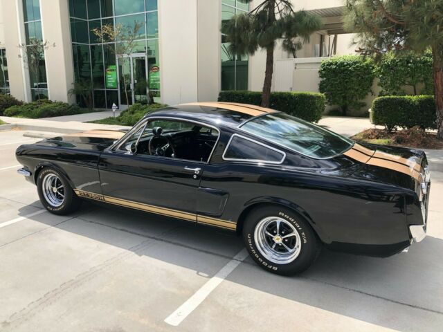 1966 Ford Mustang Gold stripes