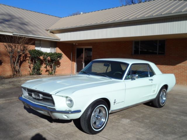 1967 Ford Mustang Ivy Gold Vinyl