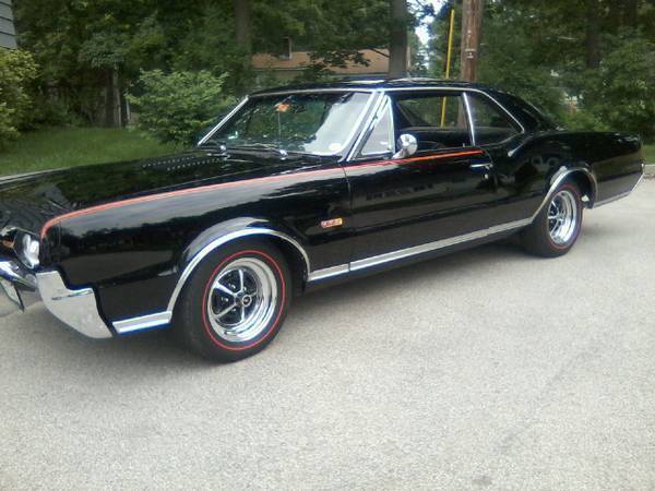 1967 Oldsmobile 442 holiday coupe hard top