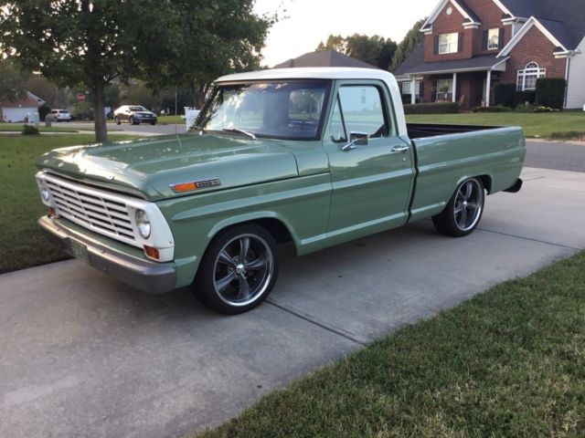 1969 Ford F-100 Deluxe-Custom