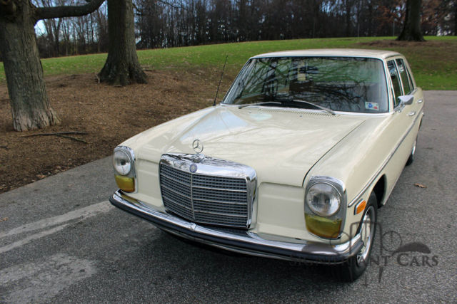 1969 Mercedes-Benz 200-Series 230