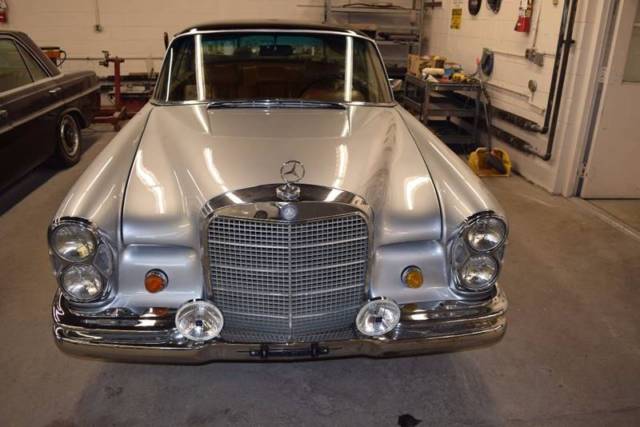 1969 Mercedes-Benz 200-Series coupe