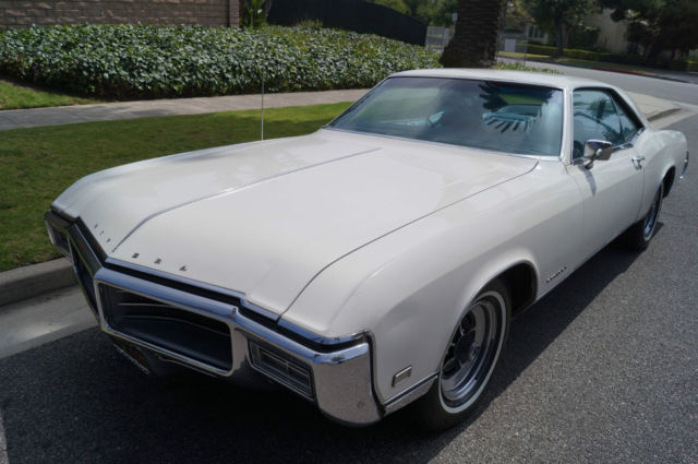 1969 Buick Riviera WITH CENTER CONSOLE & FLOOR SHIFTER