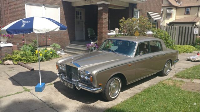 1969 Rolls-Royce Silver Shadow beige with wood trim