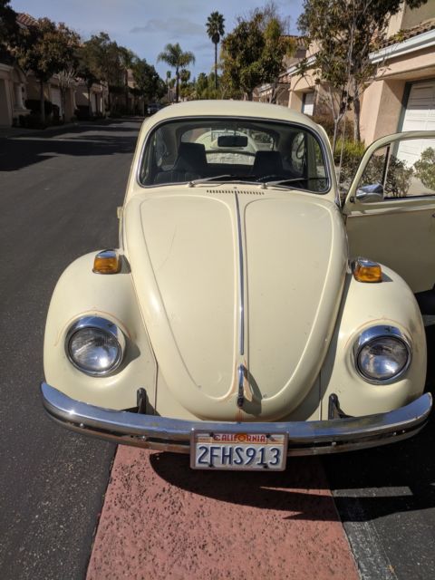 1970 Volkswagen Beetle - Classic Yellow with pin stripping
