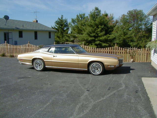 1970 Ford Thunderbird 2 Door Coupe with Brown Vinyl Top
