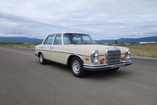 1970 Mercedes-Benz 300-Series Leather