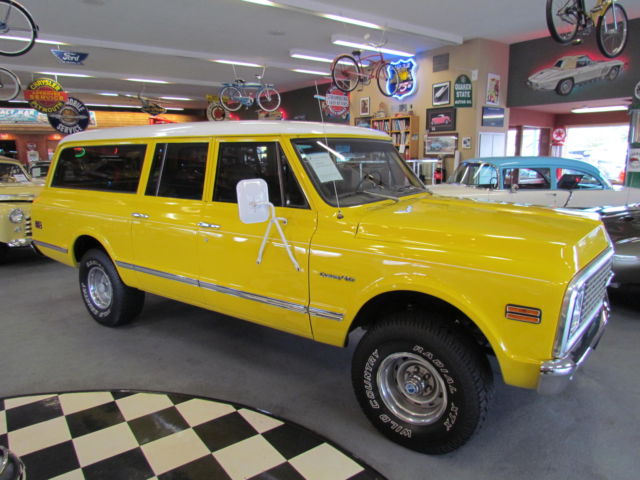 1971 Chevrolet Suburban 1/2 Ton 4x4-  							 							show original title