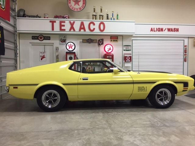 1971 Ford Mustang Mach 1 w/ Deluxe Interior