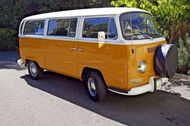 1971 Volkswagen Bus/Vanagon T2 with Chrome accents strips