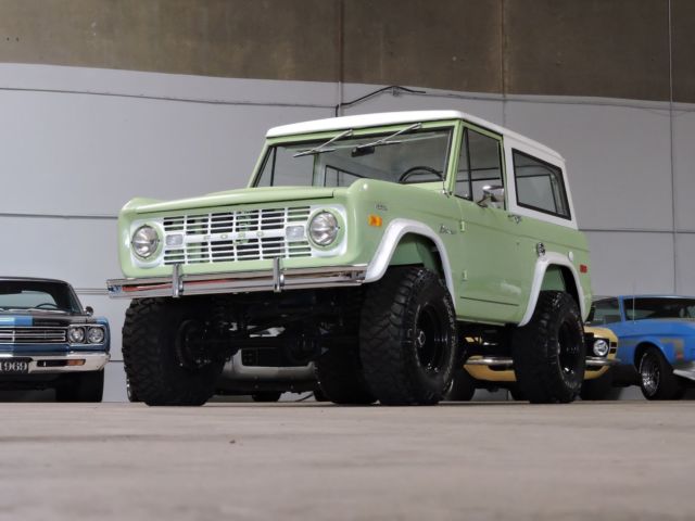 1972 Ford Bronco 302 v8 4x4 with front disc!