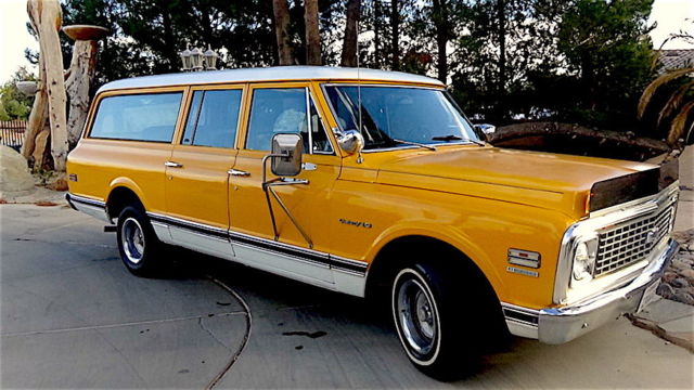 1972 Chevrolet Suburban Custom Deluxe C10