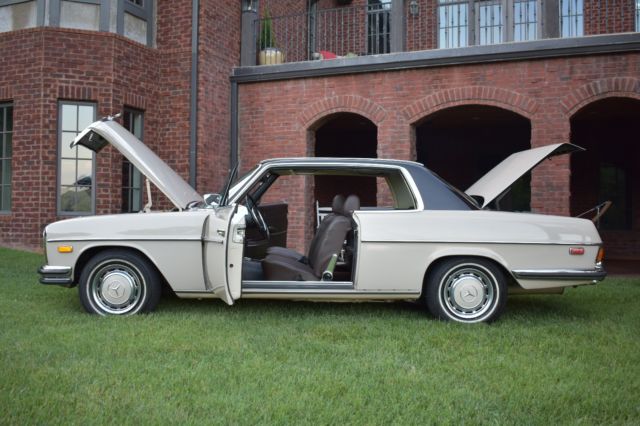 1972 Mercedes-Benz 200-Series Leather