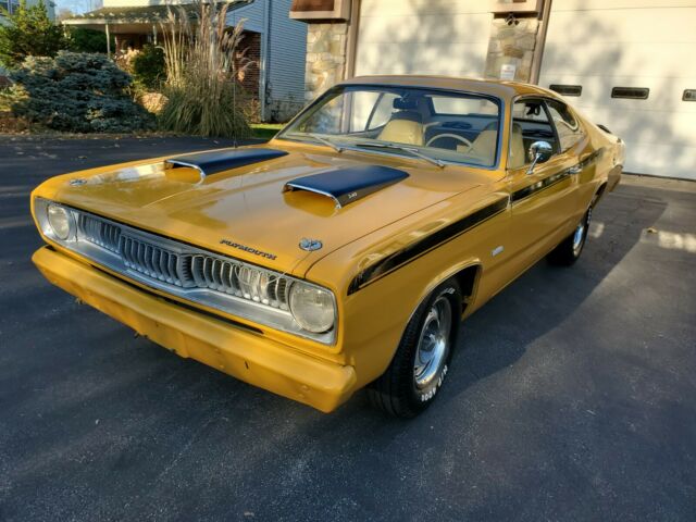 1972 Plymouth Duster 4 speed