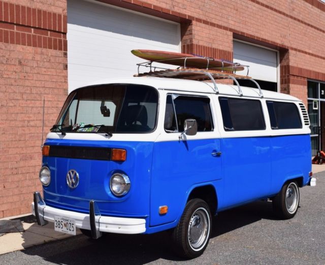 1974 Volkswagen Bus/Vanagon Surfer Bus with Roof Rack & Board