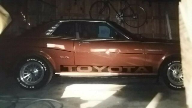 1976 Toyota Celica Bronze / Orange