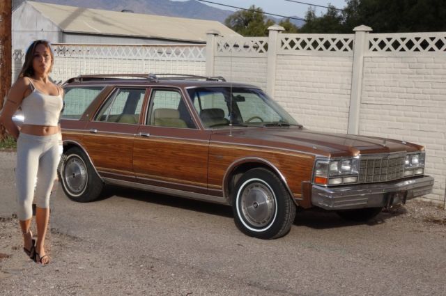 1978 Chrysler Town & Country Wood Panel wagon