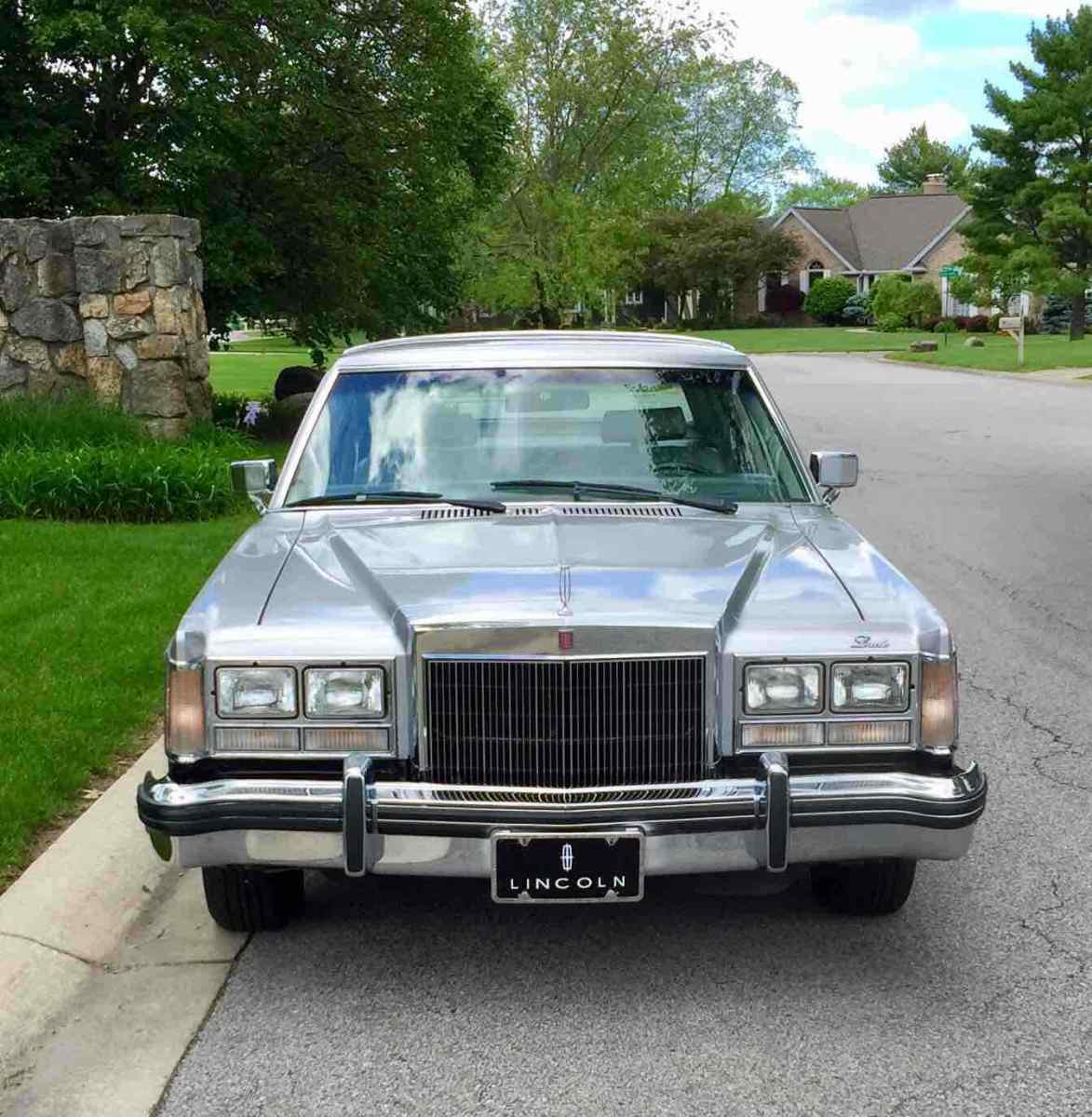1980 Lincoln Versailles luxury