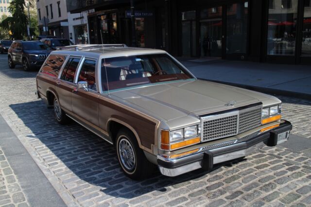 1981 Ford LTD Country Squire --