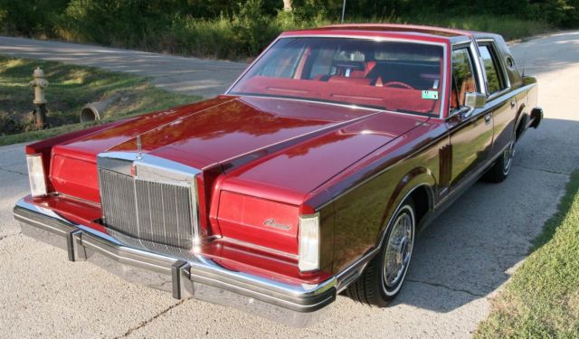 1982 Lincoln Continental Maroon