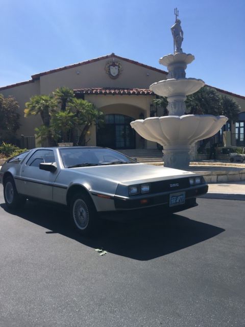 1983 DeLorean coupe grey and black