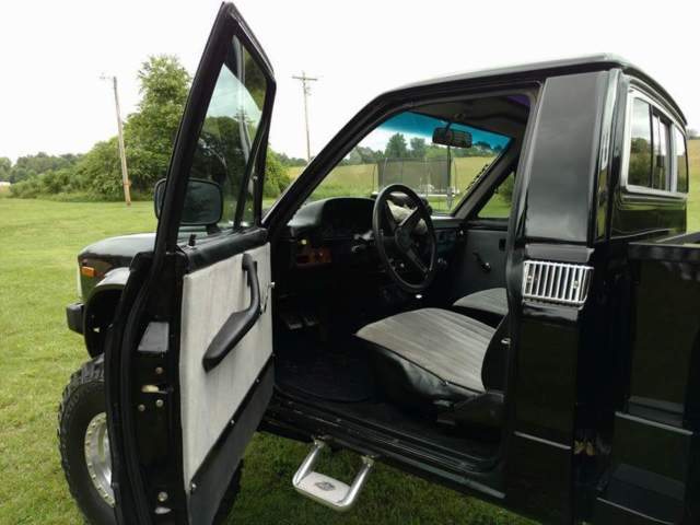 1983 toyota pickup interior