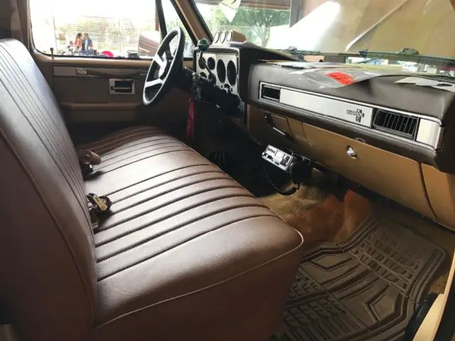 1985 chevy c10 interior