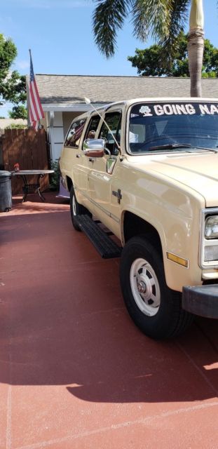 1985 Chevrolet Suburban Scottsdale