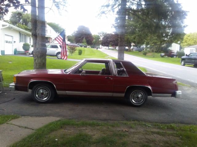 1985 Ford Crown Victoria red