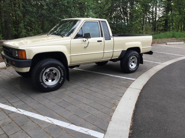 1985 Toyota Tacoma 1985 TOYOTA PICKUP EXTRA CAB 4X4 WITH ONLY 159,817