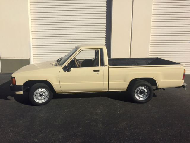 1985-toyota-pickup-2wd-short-bed-22r-rust-free-daily-driver-1.jpg