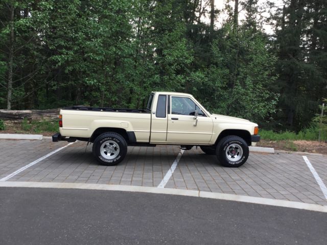 1985 Toyota Tacoma 1985 TOYOTA PICKUP 4X4 EXTRA CAB WITH ONLY 159,817