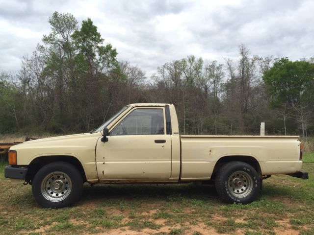1985 Toyota Pickup Truck 22r Motor With Manual Transmission For