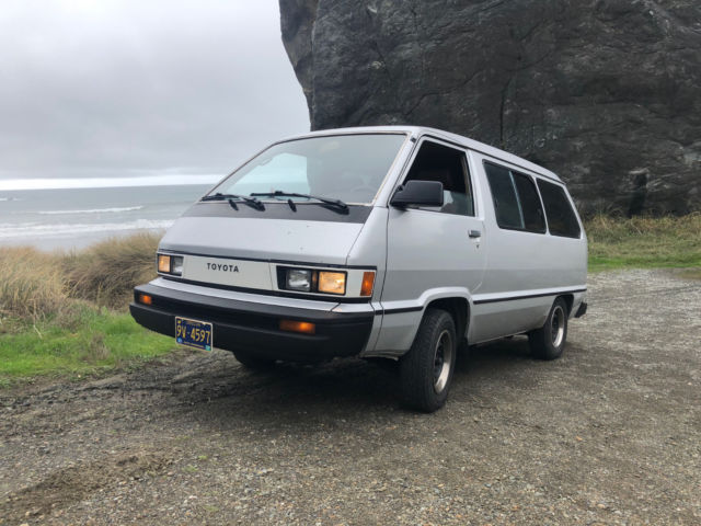 1985 toyota minivan
