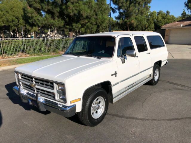 1986 Chevrolet Suburban --