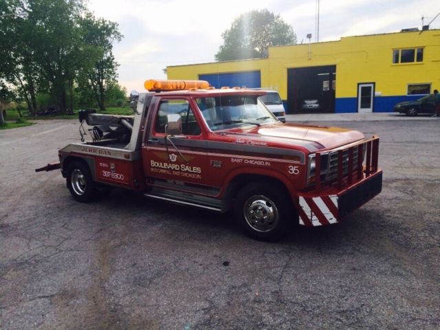1986 Ford F-350 Towing Truck