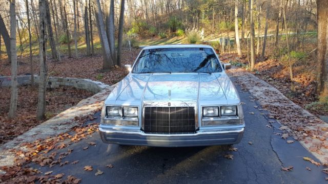 1986 Lincoln Continental Givenchy