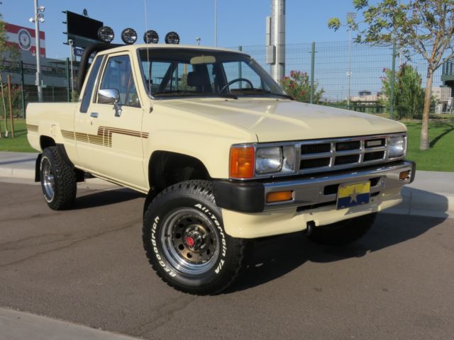 1986 Toyota 4X4 XtraCab Pickup Hilux