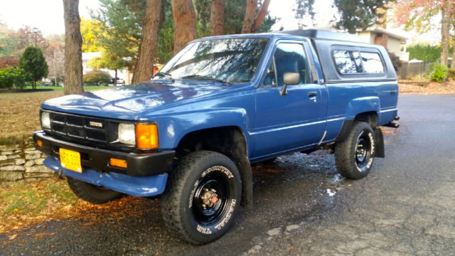 1986 Toyota pickup Blue