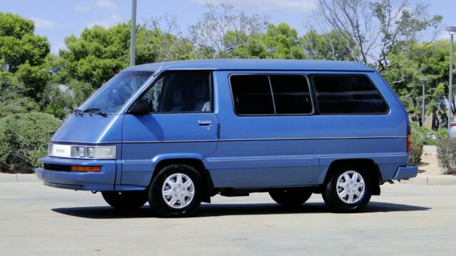 1987 Toyota 7 passenger van NO RESERVE FREE SHIPPING WITH "BUY IT NOW" ONLY!!