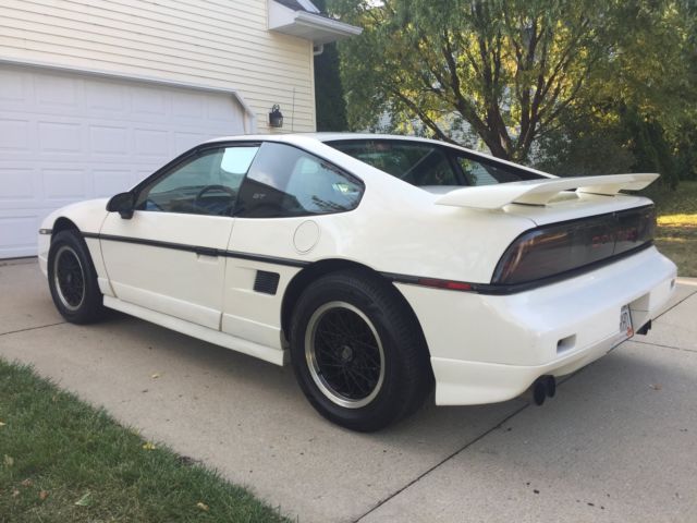 1988 Pontiac Fiero white