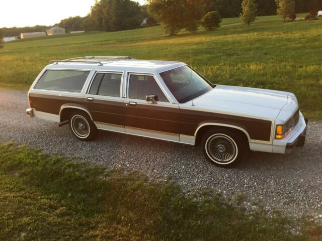 1988 Ford Country Squire LX Station Wagon