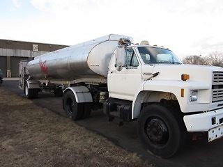 1988 Ford F-800 Tractor 5100 Tanker