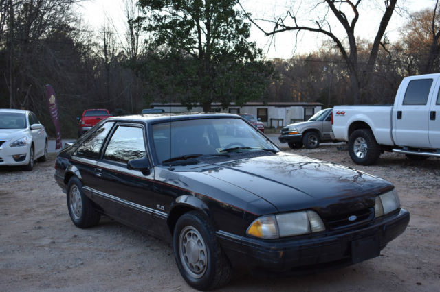 1988 Ford Mustang LX Hatchback 2-Door