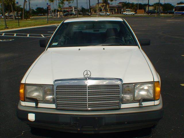 1988 Mercedes-Benz 300-Series 300CE 2dr Coupe