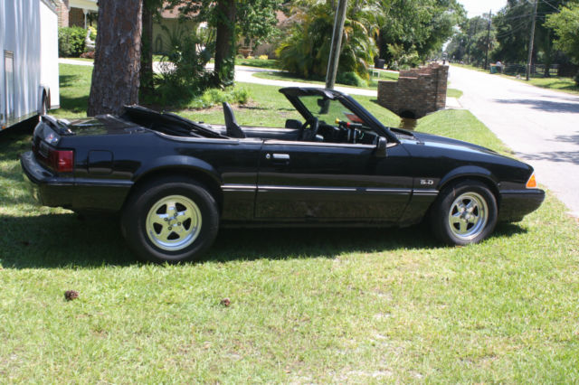 1989 Ford Mustang LX Convertible 2-Door