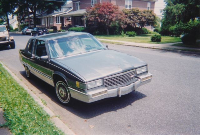 1989 Cadillac Fleetwood 2 Tone Silver Gray