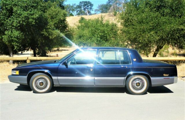 1989 Cadillac Fleetwood Fleetwood Sixty Sedan Leather