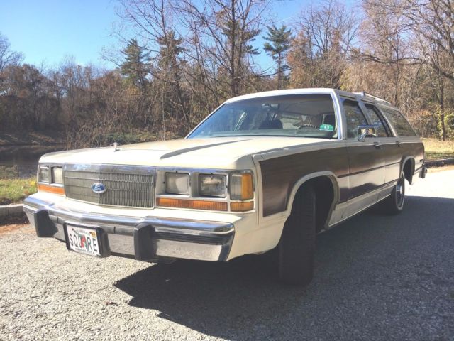 1989 Ford Crown Victoria COUNTRY SQUIRE
