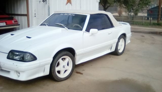 1989 Ford Mustang Triple White